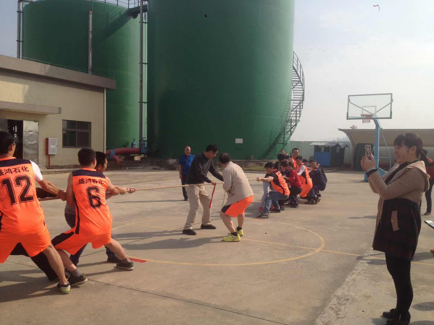 拔河角逐.jpg 拔河角逐.jpg